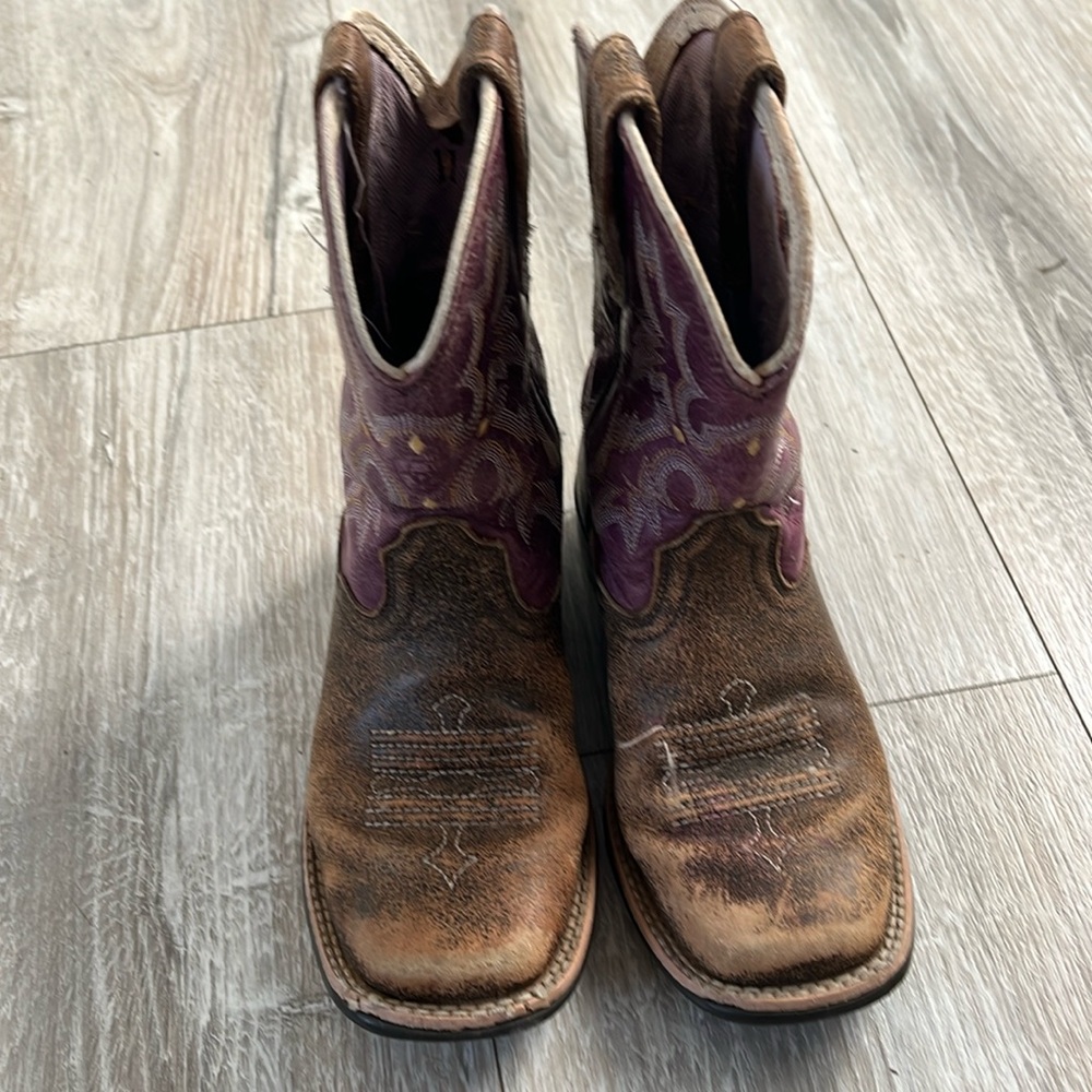 girls Ariat real cowgirl boots